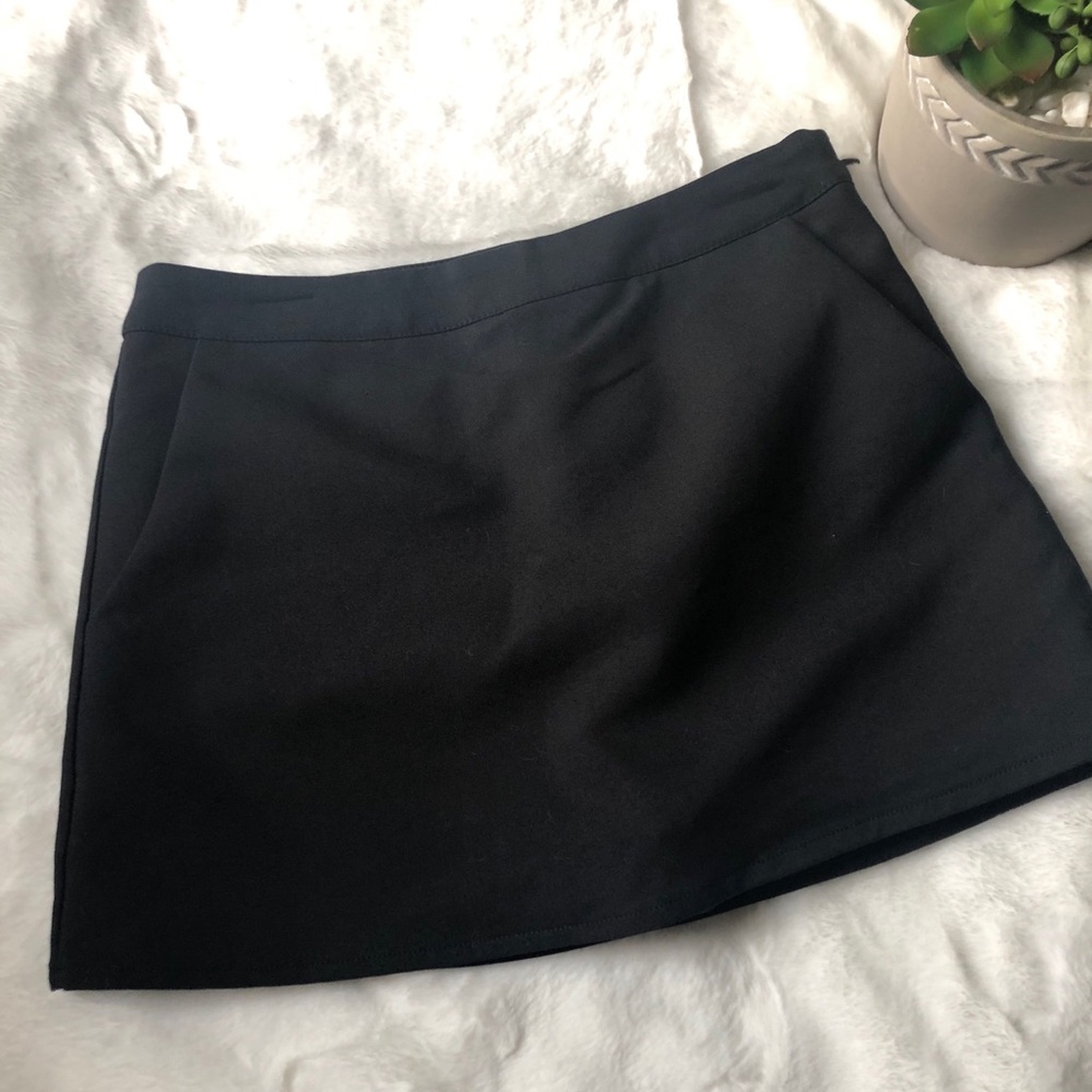 Black mini skirt / skort